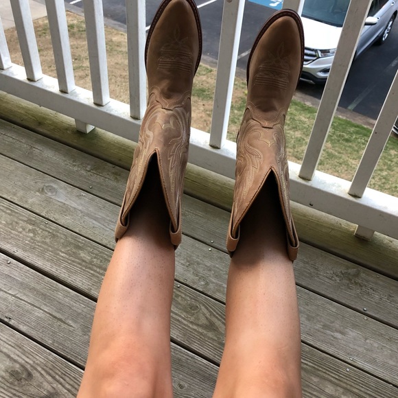 Laredo Round Toe Cowboy Boots. - Picture 5 of 6